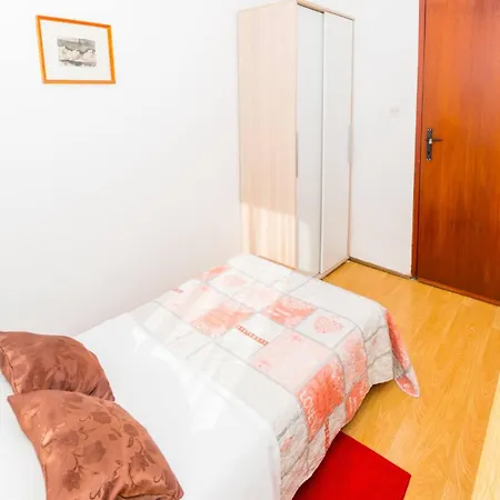 Comfortable Puh With Built Barbecue In *