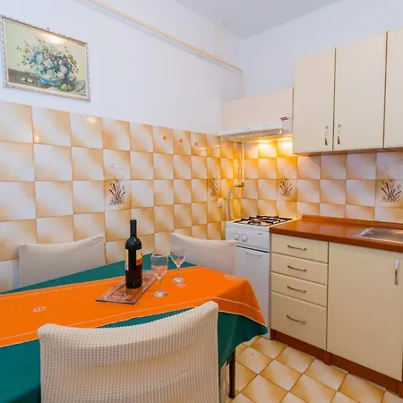 Comfortable Puh With Built Barbecue In * Pula
