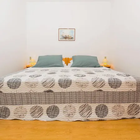 Comfortable Puh With Built Barbecue In *