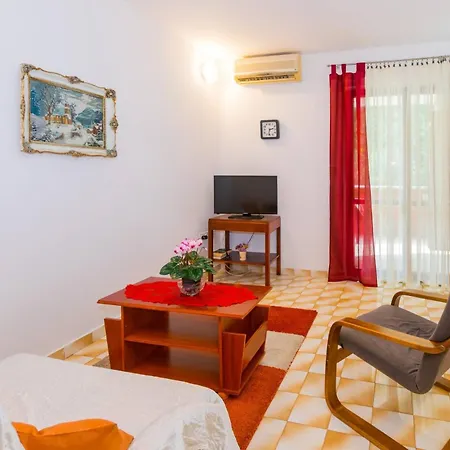 Comfortable Puh With Built Barbecue In Lejlighed