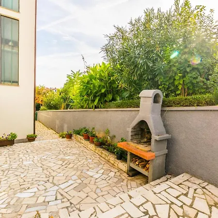 Comfortable Puh With Built Barbecue In Lejlighed *