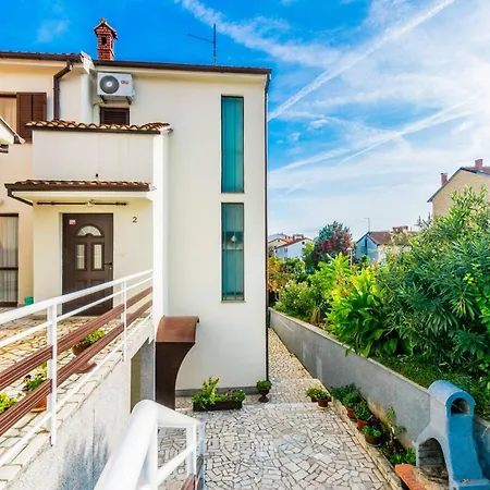 Comfortable Puh With Built Barbecue In * Pula