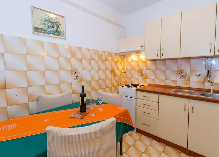 Comfortable Puh With Built Barbecue In * Πούλα