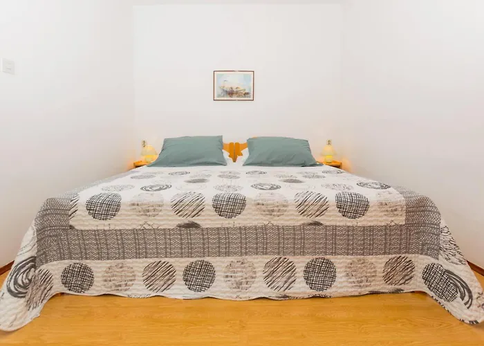 Comfortable Puh With Built Barbecue In *