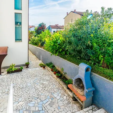Comfortable Puh With Built Barbecue In Apartament Pula