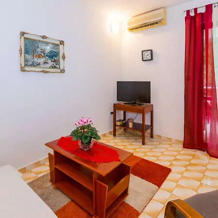 Comfortable Puh With Built Barbecue In Apartament Pula